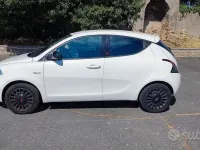 Usata Lancia Ypsilon 69 CV (50 kW) 2015 Bianco Utilitaria