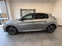 Usata Peugeot 208 Allure 101 CV (74 kW) 2025 Grigio Utilitaria