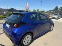 Nuova Toyota Yaris Hybrid Active 92 CV (67 kW) 2026 Blu Berlina