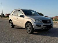 Usata Mercedes ML320 224 CV (164 kW) 2007 Grigio SUV