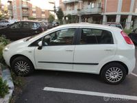 Usata Fiat Grande Punto Dynamic 77 CV (56 kW) 2009 Bianco Utilitaria