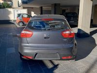 Usata Kia Rio 75 CV (55 kW) 2014 Grigio Berlina