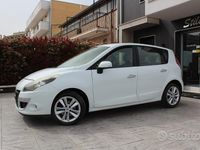 Usata Renault Scénic III Luxe 131 CV (96 kW) 2010 Bianco Monovolume
