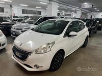 Usata Peugeot 208 82 CV (60 kW) 2013 Bianco Utilitaria