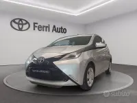 Usata Toyota Aygo X-play 69 CV (50 kW) 2017 Grigio Utilitaria