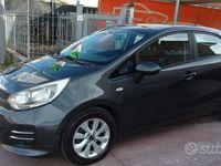 Usata Kia Rio Active 75 CV (55 kW) 2017 Grigio Berlina