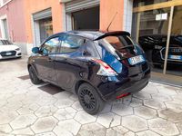 Usata Lancia Ypsilon 69 CV (50 kW) 2018 Blu Utilitaria