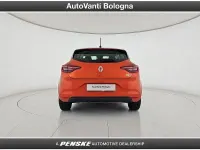 Usata Renault Clio V Zen 140 CV (102 kW) 2021 Arancione Berlina
