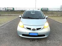 Usata Toyota Aygo Sol 68 CV (50 kW) 2006 Argento Utilitaria
