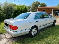Usata Mercedes E200 Elegance 136 CV (100 kW) 1998 Grigio Berlina