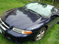 Usata Chrysler Stratus 131 CV (96 kW) 1996 Blu Cabrio