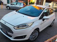 Usata Ford Fiesta 75 CV (55 kW) 2013 Bianco Utilitaria