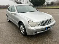 Usata Mercedes C200 163 CV (119 kW) 2000 Grigio Berlina
