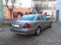 Usata Mercedes E270 Avantgarde 177 CV (130 kW) 2002 Grigio Berlina