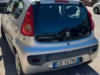 Usata Peugeot 107 68 CV (50 kW) 2010 Grigio Utilitaria