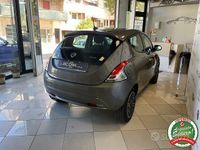 Usata Lancia Ypsilon Gold 69 CV (50 kW) 2022 Grigio scuro Utilitaria