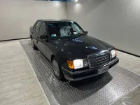 Usata Mercedes 200 122 CV (89 kW) 1991 Grigio Berlina