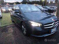 Usata Mercedes B180 115 CV (84 kW) 2019 Blu Monovolume