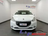 Usata Peugeot 208 Active 82 CV (60 kW) 2014 Bianco Utilitaria
