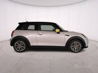 Usata Mini Cooper SE Classic 135 kW (184 CV) 2022 White silver Utilitaria