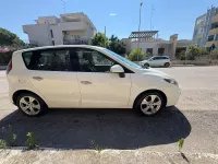 Usata Renault Scénic 110 CV (80 kW) 2009 Bianco Monovolume