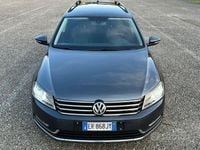 Usata VW Passat 140 CV (102 kW) 2013 Grigio Station wagon