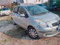 Usata Toyota Yaris Sol 69 CV (50 kW) 2006 Grigio Berlina