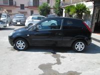 Usata Ford Fiesta Ghia 70 CV (51 kW) 2006 Grigio Utilitaria