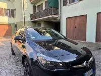 Usata Opel Astra 140 CV (102 kW) 2014 Berlina