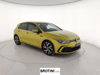 Usata VW Golf VIII R-line 131 CV (96 kW) 2024 Giallo metallizzato Berlina