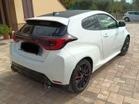 Usata Toyota Yaris 280 CV (205 kW) 2024 Bianco Utilitaria