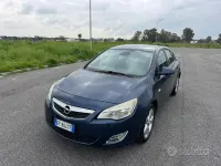 Usata Opel Astra 100 CV (73 kW) 2012 Grigio Berlina