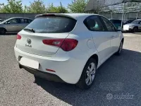 Begagnad Alfa Romeo Giulietta 120 HK (88 kW) 2015 Vit Halvkombi