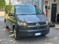 Gebraucht VW Caravelle Trendline 110 PS (80 kW) 2022 Grau Van