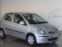 Usata Toyota Yaris Sol 67 CV (49 kW) 2000 Grigio Utilitaria