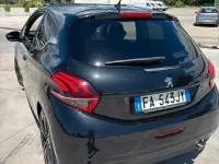 Usata Peugeot 208 GT-line 120 CV (88 kW) 2015 Nero Utilitaria