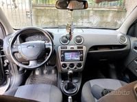 Usata Ford Fusion 68 CV (50 kW) 2006 Nero Utilitaria