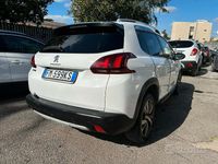 Usata Peugeot 2008 Allure 99 CV (72 kW) 2017 Bianco SUV