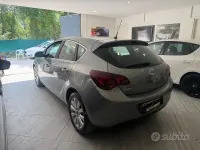 Usata Opel Astra 125 CV (91 kW) 2012 Nero Berlina