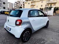 Begagnad Smart ForFour Passion 2016 Vit Halvkombi