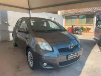 Usata Toyota Yaris Sol 90 CV (66 kW) 2011 Grigio Utilitaria
