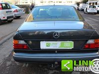 Usata Mercedes E300 220 CV (161 kW) 1992 Grigio Berlina