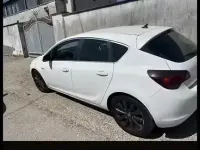Usata Opel Astra 125 CV (91 kW) 2011 Bianco Berlina