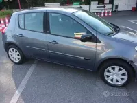 Usata Renault Clio II Dynamique 75 CV (55 kW) 2010 Grigio Berlina