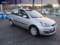 Usata Ford Fiesta Ghia 68 CV (50 kW) 2006 Grigio Utilitaria