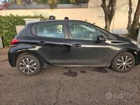 Usata Peugeot 208 Access 82 CV (60 kW) 2017 Nero Utilitaria