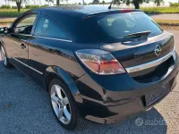 Usata Opel Astra GTC 105 CV (77 kW) 2006 Nero Berlina
