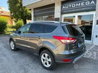 Usata Ford Kuga 120 CV (88 kW) 2016 Grigio SUV