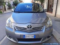 usata Toyota Avensis Verso 2.0 D Luxury Pack 7 posti TETTO Corato