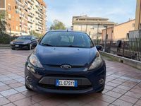 Usata Ford Fiesta 70 CV (51 kW) 2012 Blu Berlina